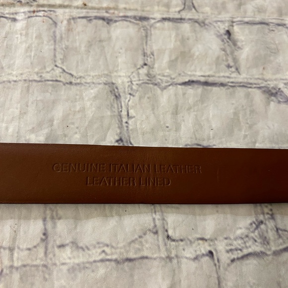 GENUINE ITALIAN LEATHER BLACK WITH SILVER TONE BUCKLE MENS CLASSIC BELT SIZE 40 - Picture 5 of 8